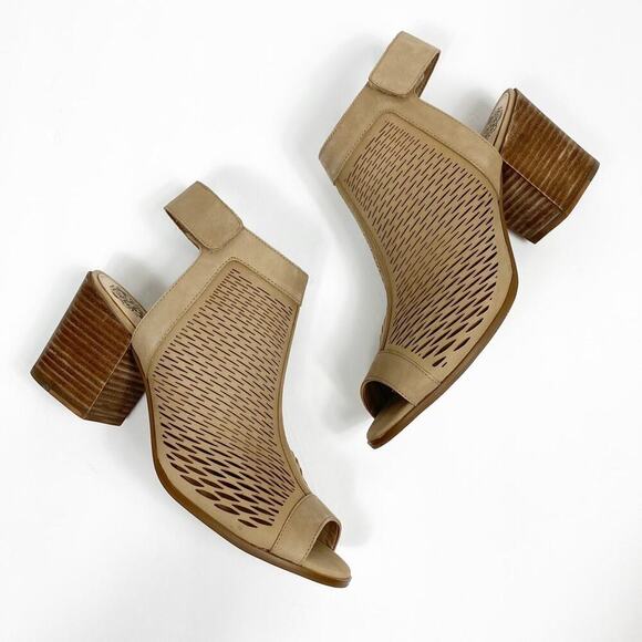 Vince Camuto Cashmere Wedge Heels Size 9.5 BRAND NEW WITH BOX - Picture 1 of 5